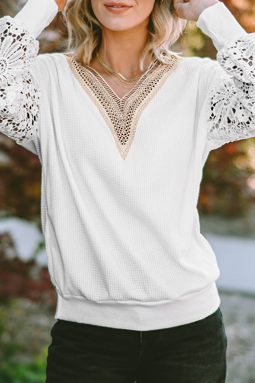 White Plus Contrast V Neck Lace Long Sleeve Top